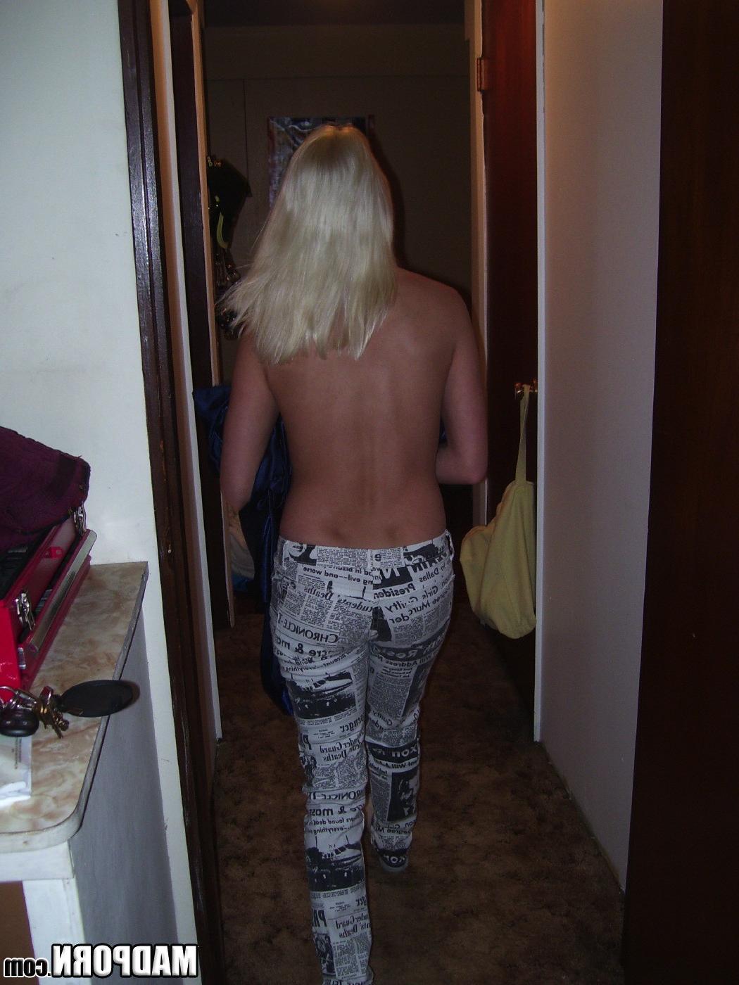 14P Bleach blonde amateur being herself naked all over.