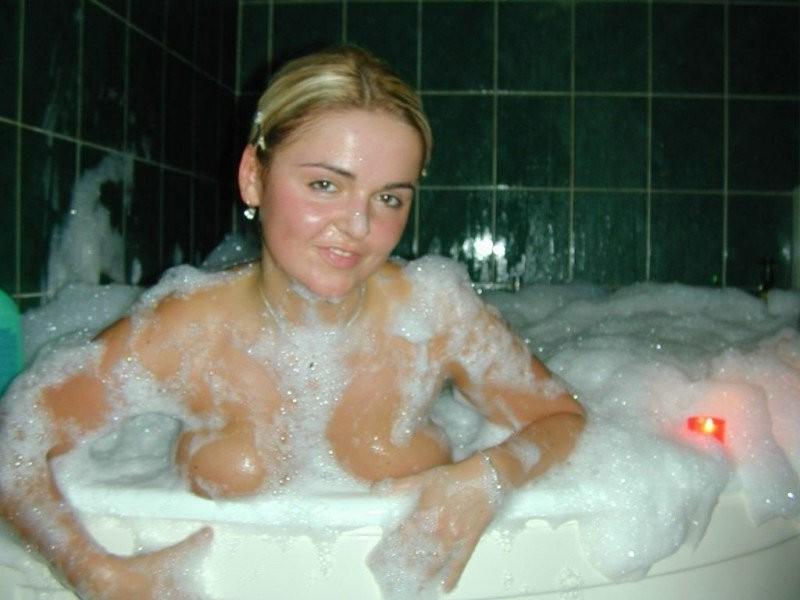 15P Many pretty amateur teens undressing and posing sexy