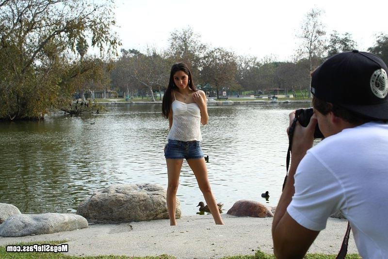 15P Banging Teen Photoshoot