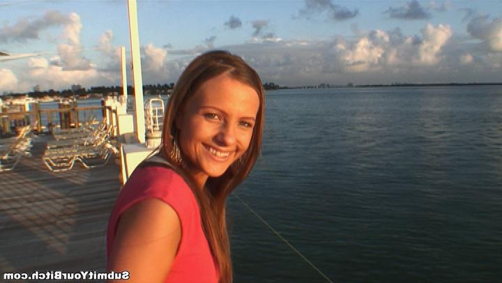 15P Hot girlfriends rides her boyfriend at the hotel