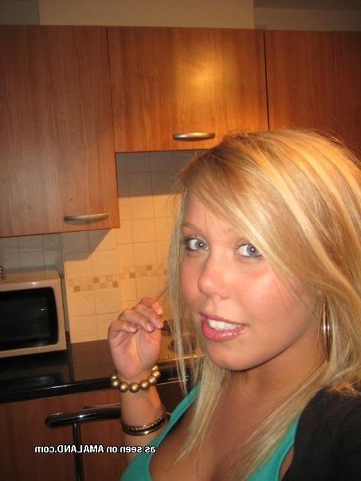 15P BBW bar girl