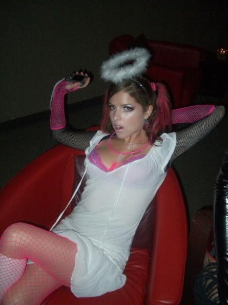 19P Private pics of Anna Kendrick