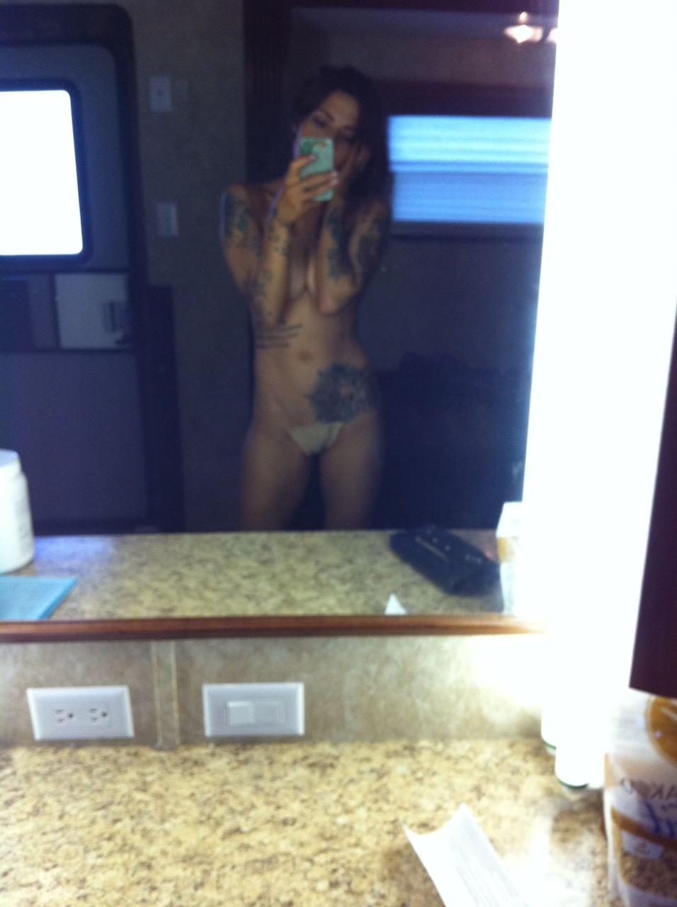21P Pretty Sarah Shahi hacked iCloud