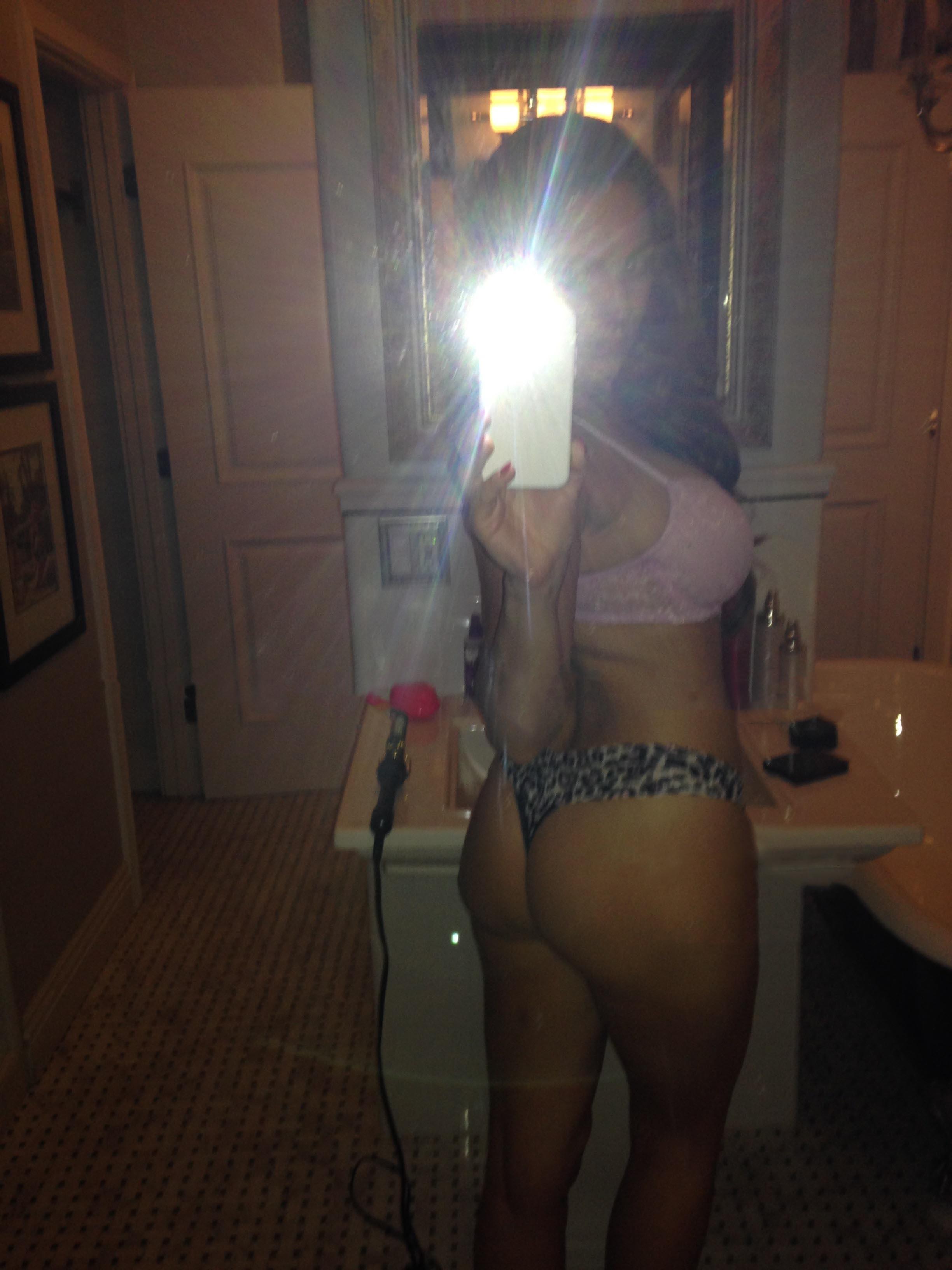 25P Pretty Kelly Brook leaked photos