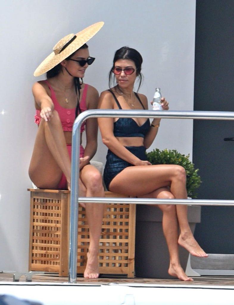 21P Kendall Jenner Is Pretty In Pink