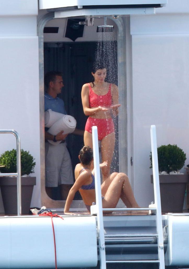 21P Kendall Jenner Is Pretty In Pink