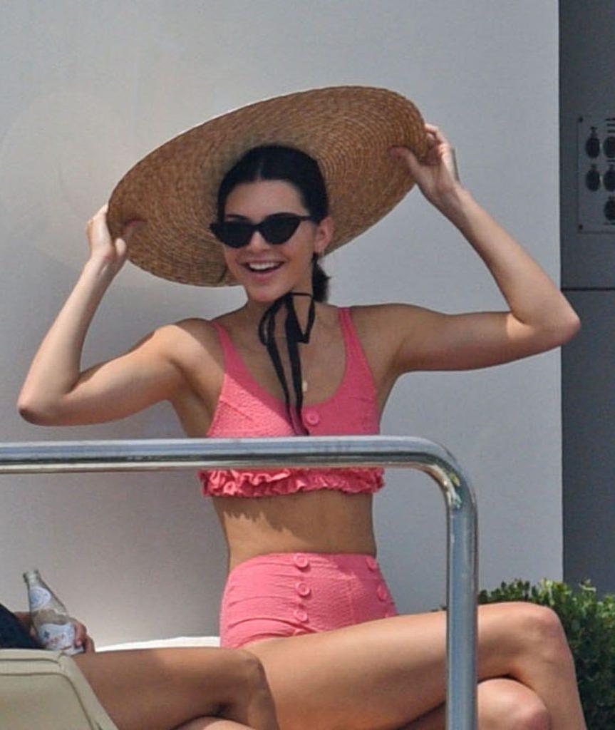 21P Kendall Jenner Is Pretty In Pink