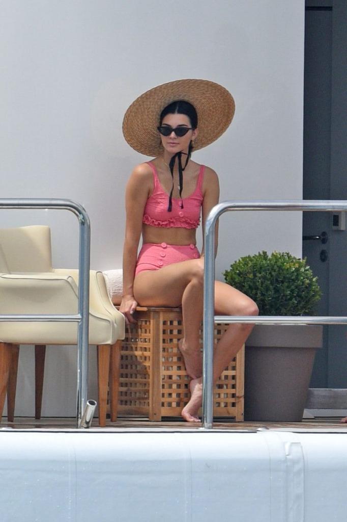 21P Kendall Jenner Is Pretty In Pink