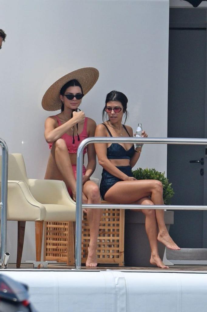 21P Kendall Jenner Is Pretty In Pink