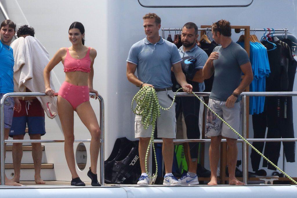 21P Kendall Jenner Is Pretty In Pink