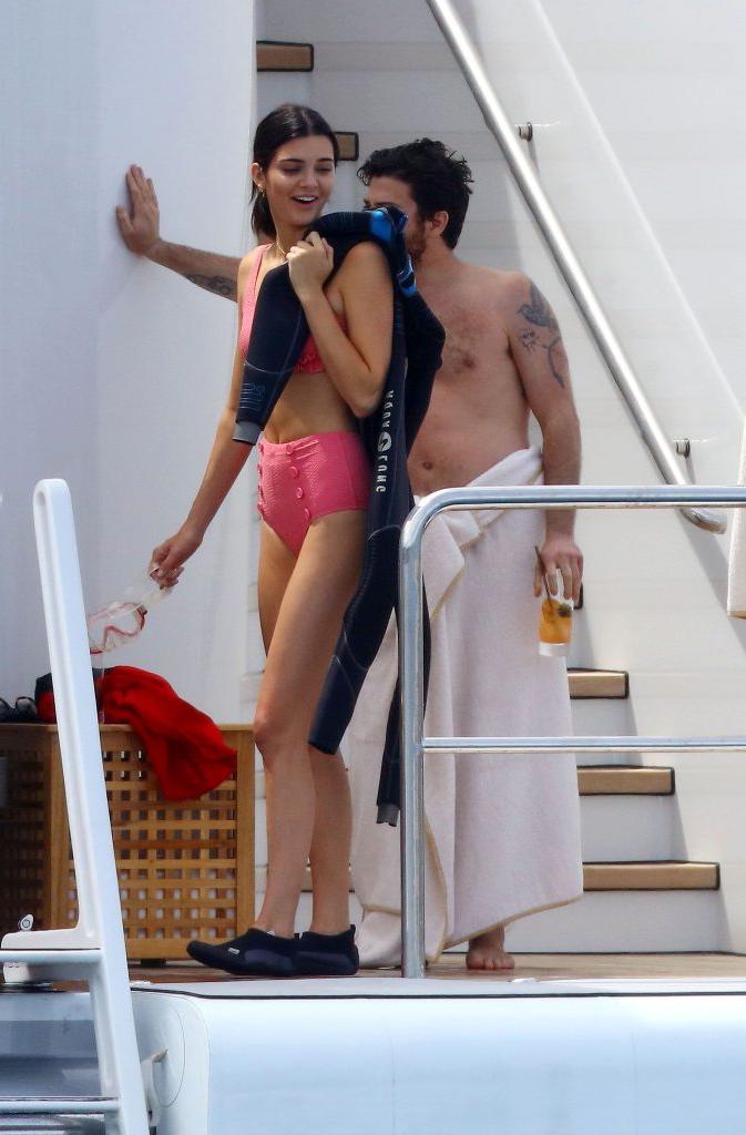 21P Kendall Jenner Is Pretty In Pink