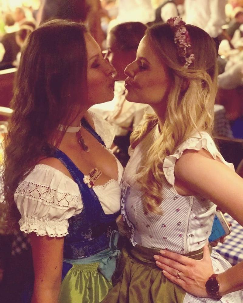 14P Sexy Dirndl Girls 406