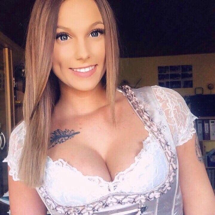 20P Sexy Dirndl Girls 407