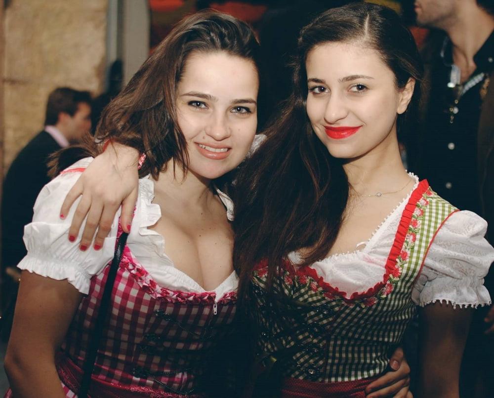 20P Sexy Dirndl Girls 407