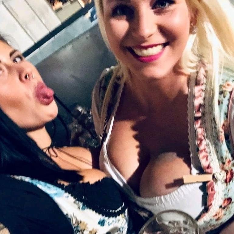 20P Sexy Dirndl Girls 407
