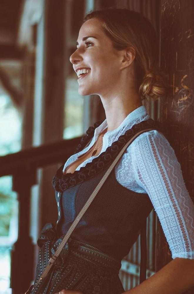 20P Sexy Dirndl Girls 407