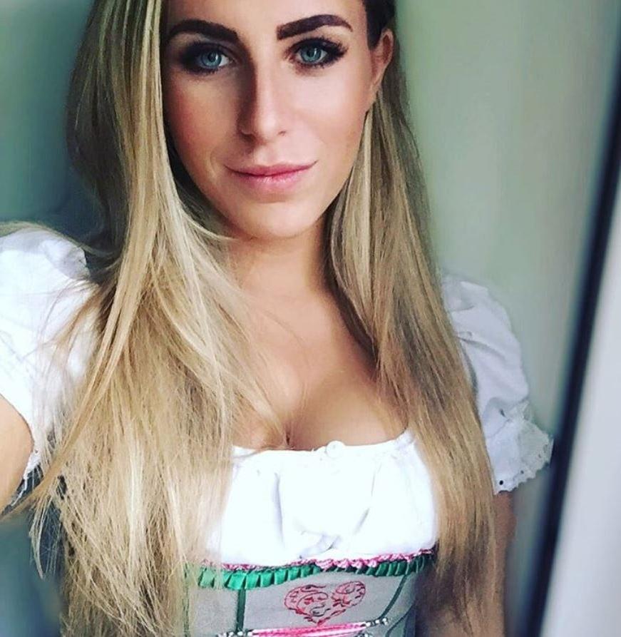 20P Sexy Dirndl Girls 407