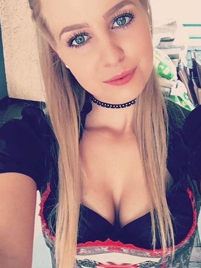 20P Sexy Dirndl Girls 407