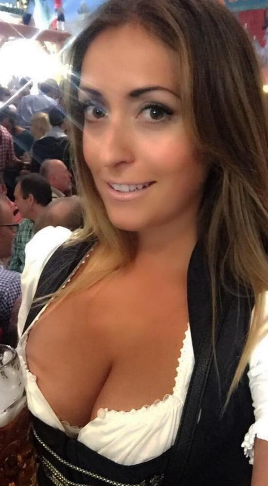 20P Sexy Dirndl Girls 407