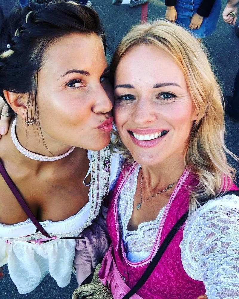 20P Sexy Dirndl Girls 408
