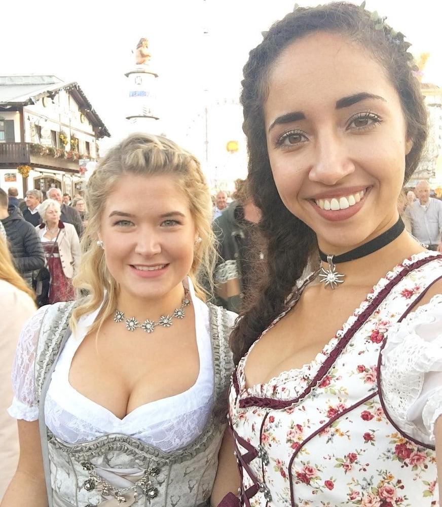20P Sexy Dirndl Girls 408