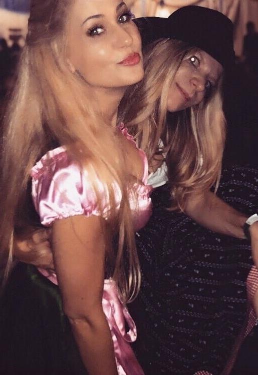 20P Sexy Dirndl Girls 408