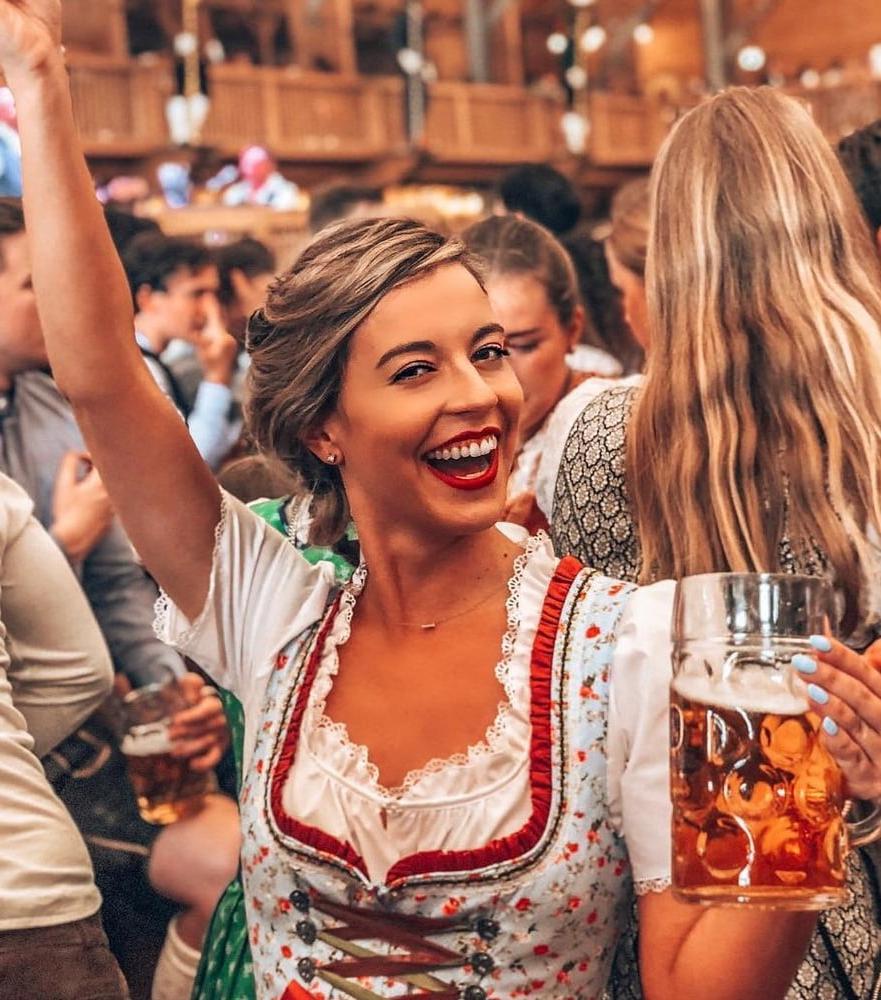 20P Sexy Dirndl Girls 408