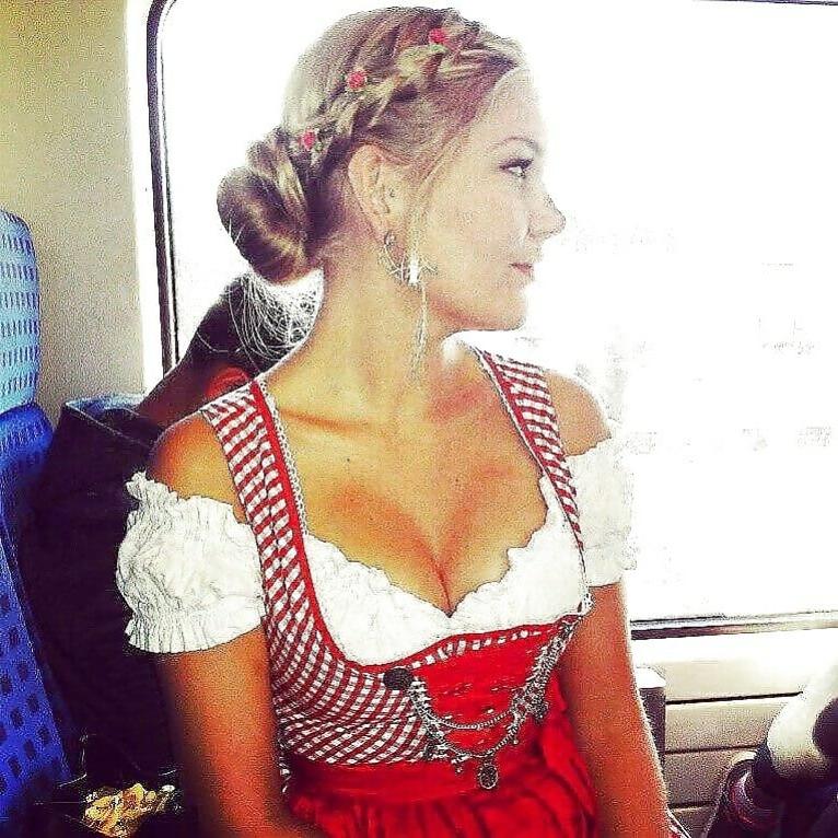 20P Sexy Dirndl Girls 409