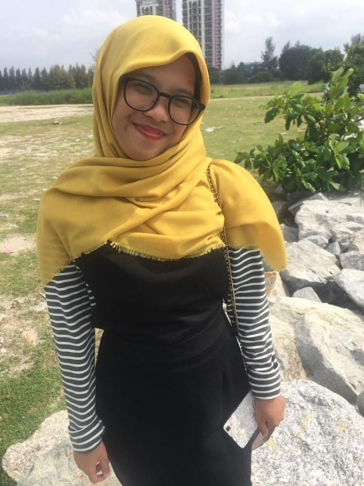 12P Muslim girls  Dressed