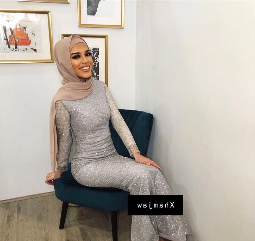 12P Muslim girls  Dressed