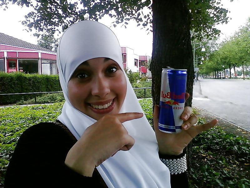 12P Muslim girls  Dressed