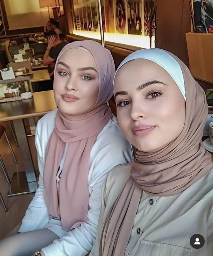 12P Muslim girls  Dressed
