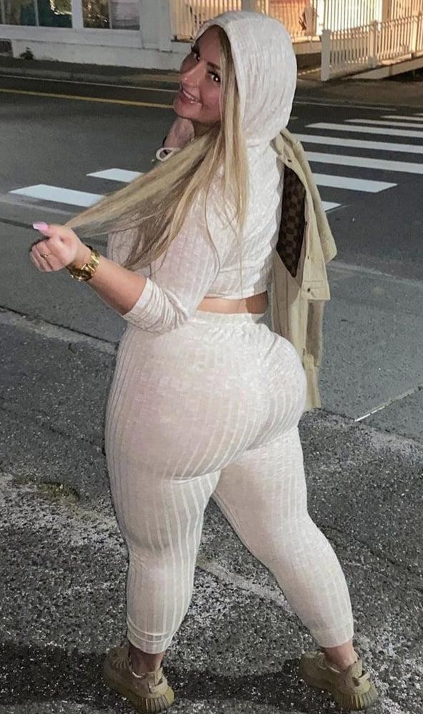 10P Thick sexy white girl.