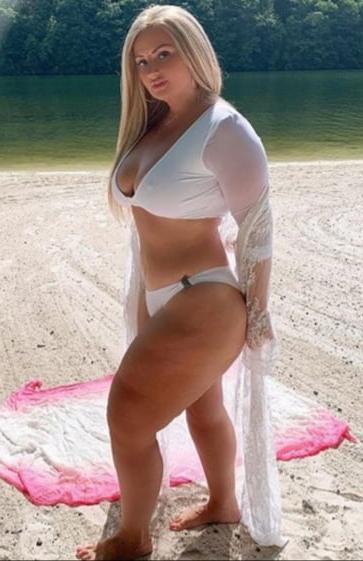 10P Thick sexy white girl.