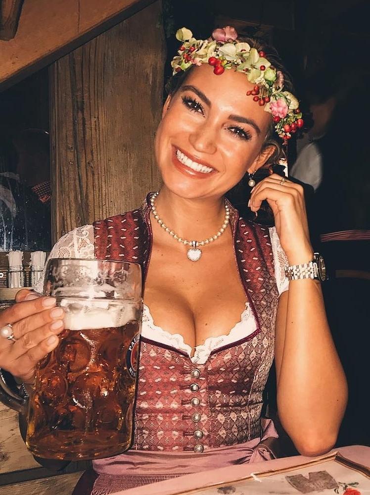 25P Sexy Dirndl Girls 405