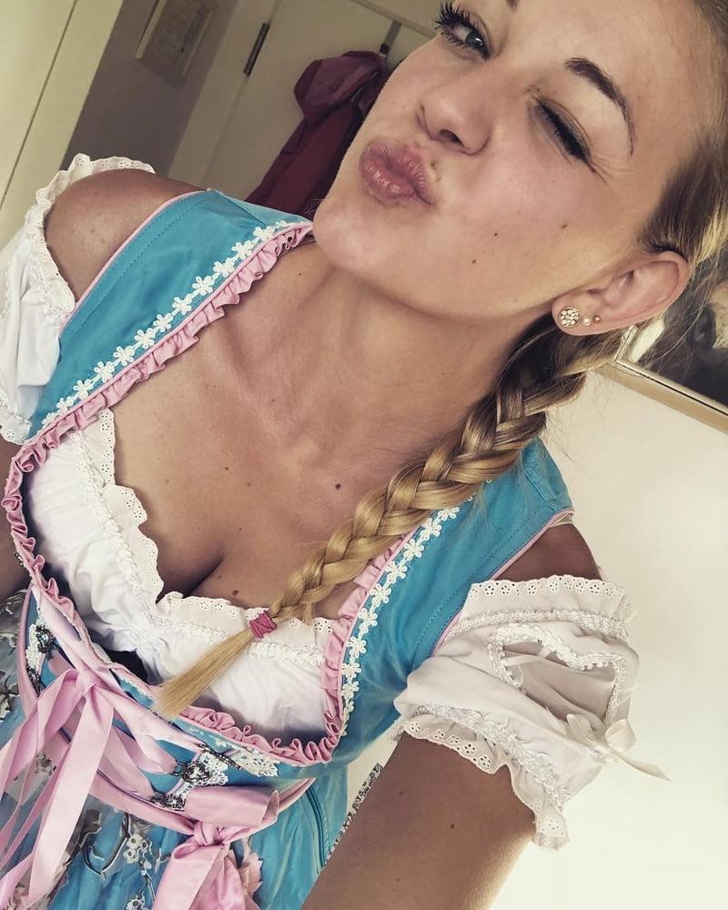 25P Sexy Dirndl Girls 405