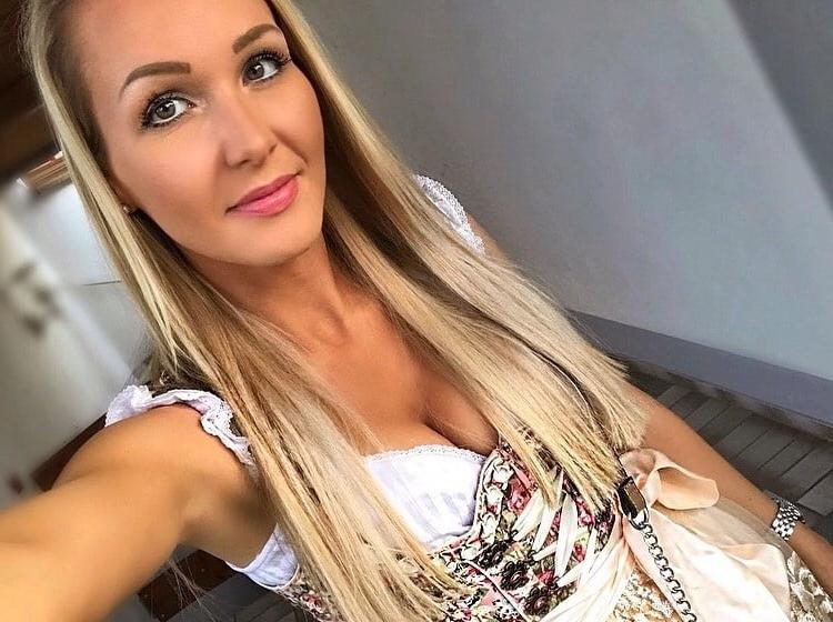 25P Sexy Dirndl Girls 405