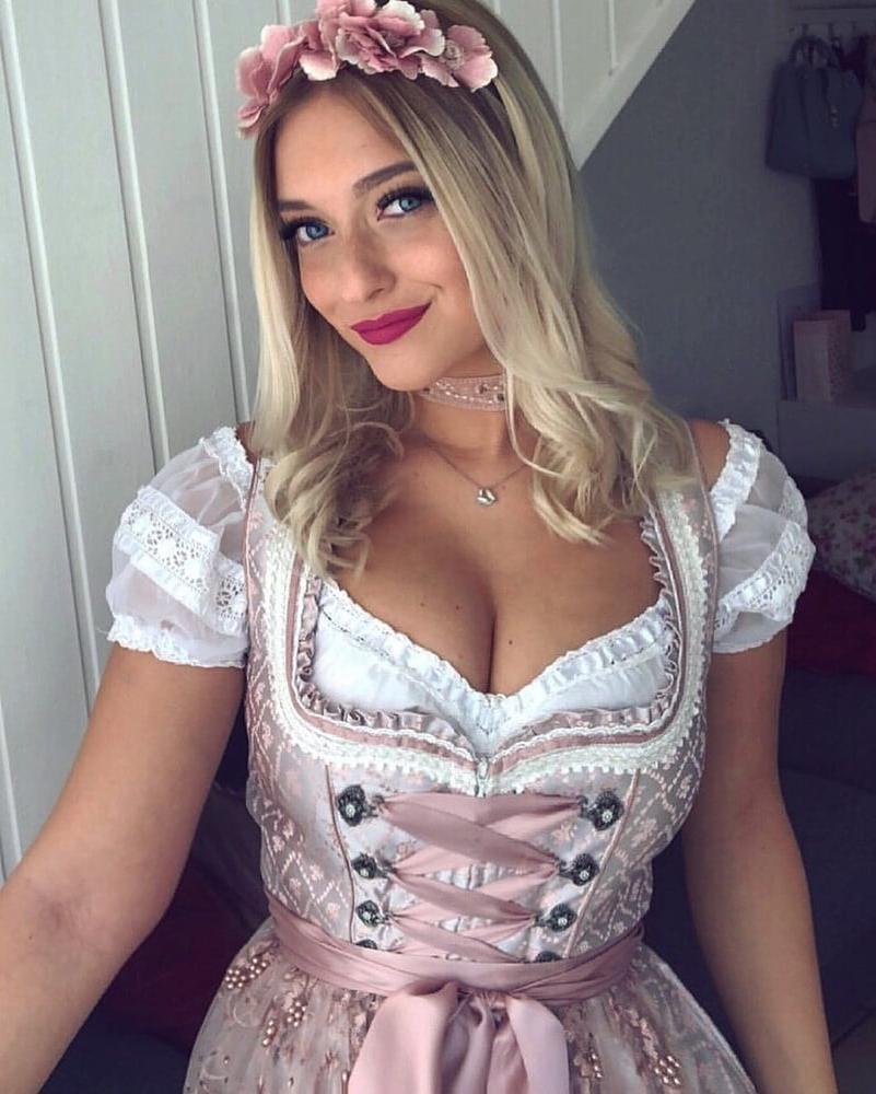 20P Sexy Dirndl Girls 404