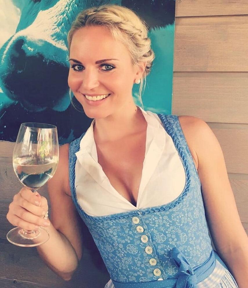 20P Sexy Dirndl Girls 404