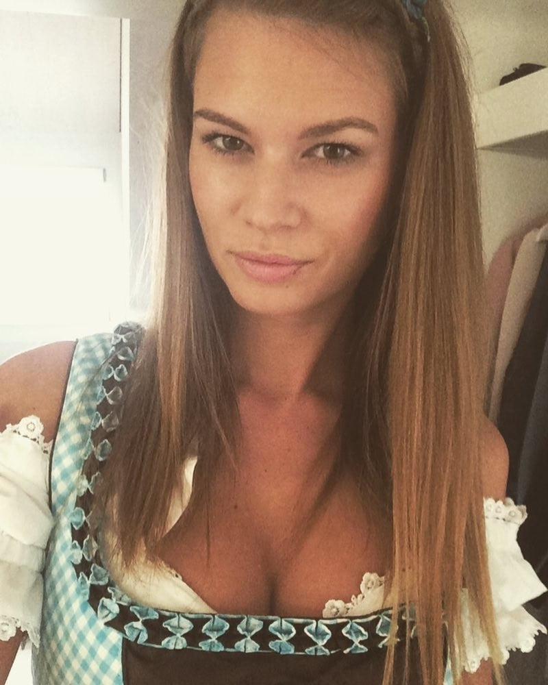 20P Sexy Dirndl Girls 404