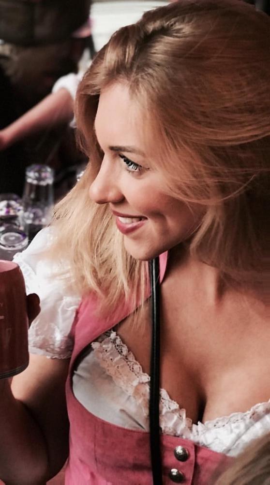 20P Sexy Dirndl Girls 404
