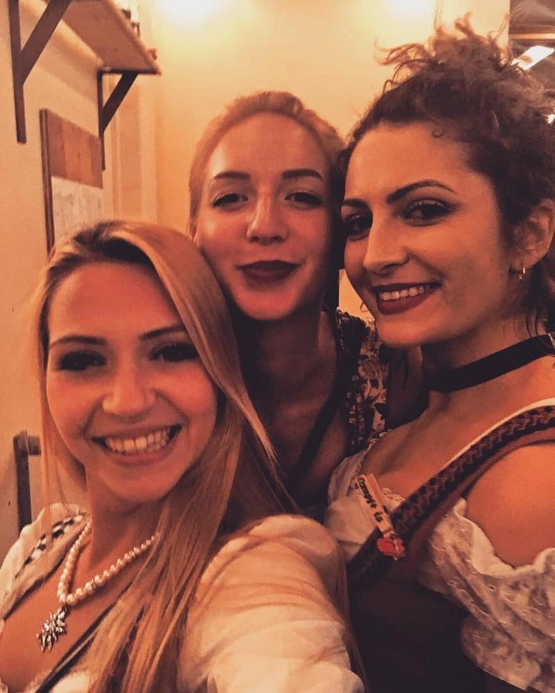 20P Sexy Dirndl Girls 404