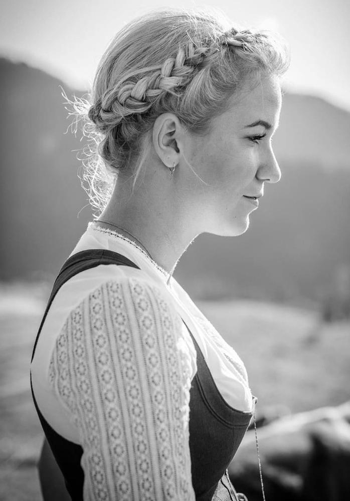 20P Sexy Dirndl Girls 404