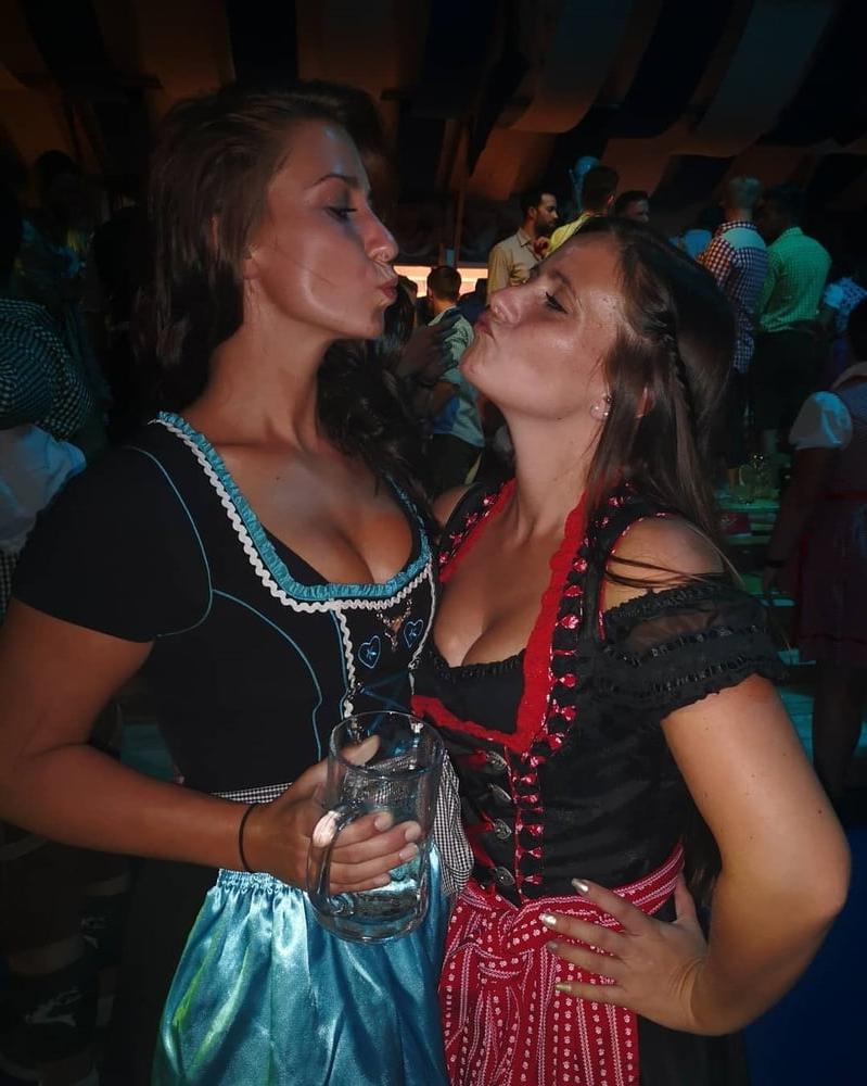 20P Sexy Dirndl Girls 404