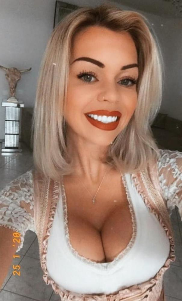 15P Sexy Dirndl Girls 403