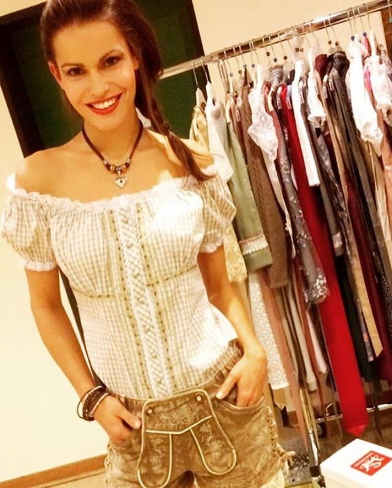 15P Sexy Dirndl Girls 403