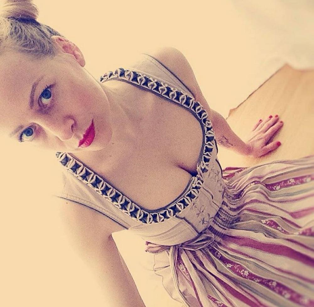 15P Sexy Dirndl Girls 403