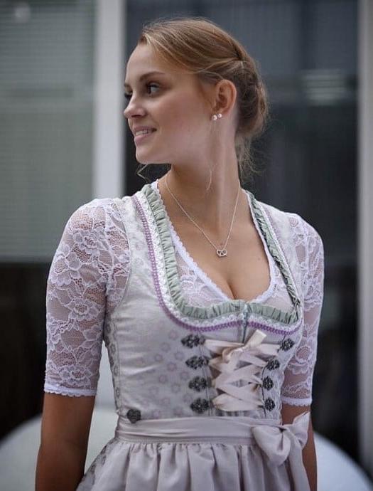 15P Sexy Dirndl Girls 403