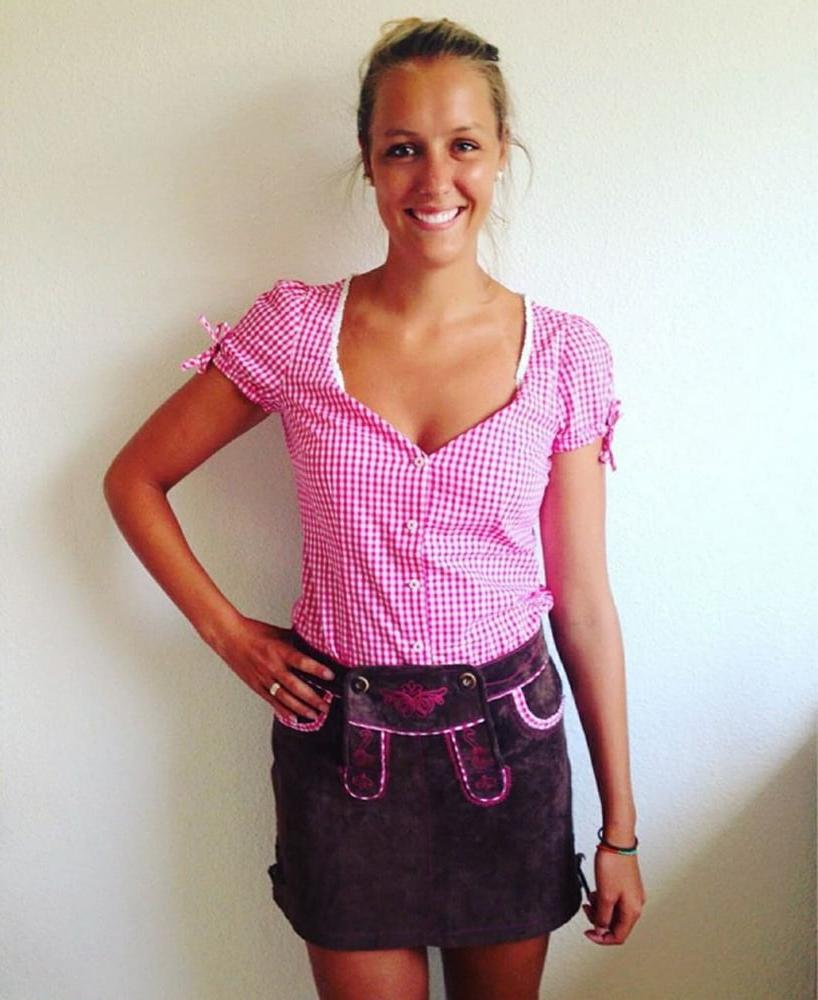15P Sexy Dirndl Girls 403