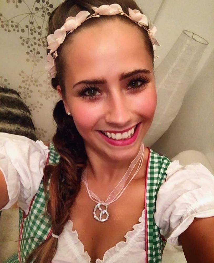 15P Sexy Dirndl Girls 403